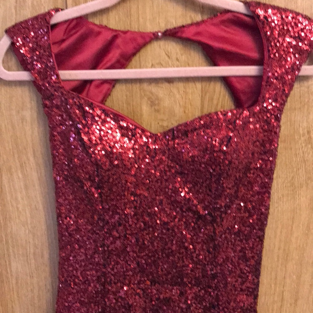 Guess: Sequins Red Dress